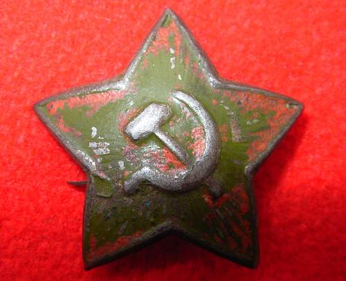 Green Russian cap badge