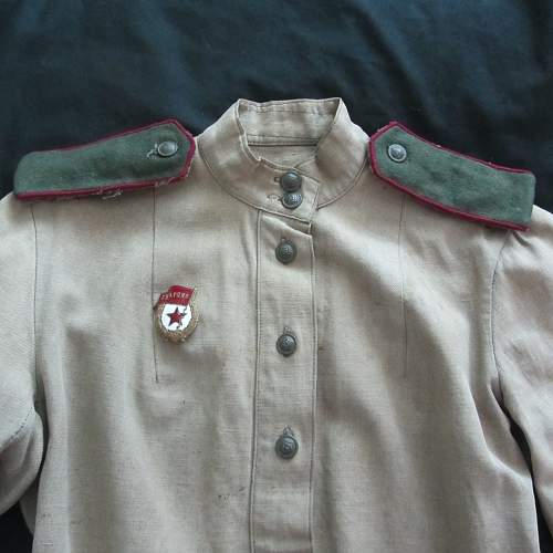 'Krasno Armiyets' 1943 pattern pocketless gymnastiorka blouse two versions