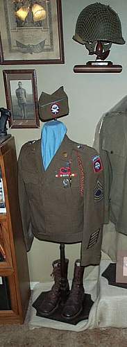US 17th and 82nd Airborne Ike Jacket, Hat and Boots