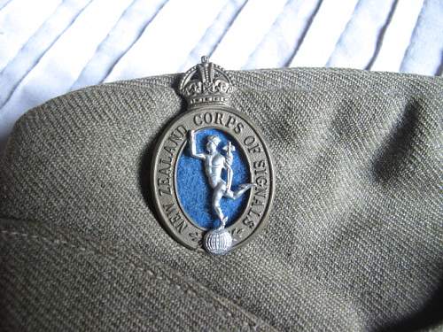 BD Blouse badged to a Major of the 2nd NZEF Signals, and Side Cap