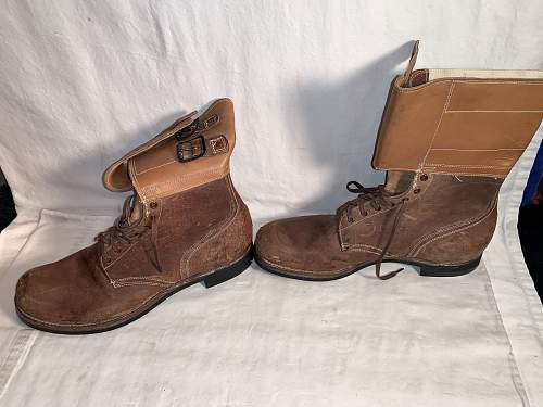 M43 Combat Boots hidden away for years.   Mint Unissued INTERNATIONAL SHOE CO. 1945