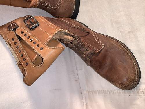 M43 Combat Boots hidden away for years.   Mint Unissued INTERNATIONAL SHOE CO. 1945