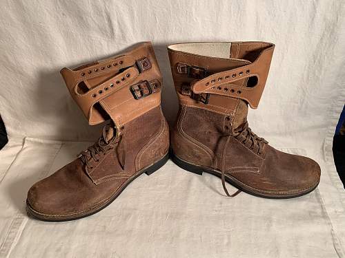 M43 Combat Boots hidden away for years.   Mint Unissued INTERNATIONAL SHOE CO. 1945