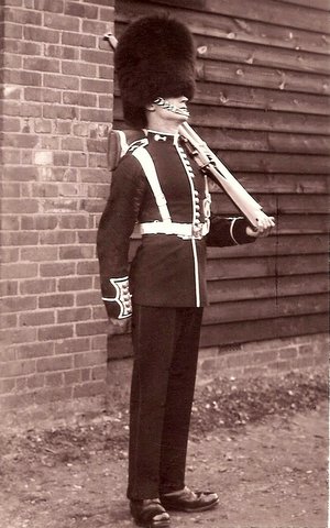 15-1925 period welsh guardsman's scarlet tunic