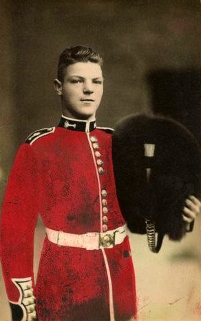 15-1925 period welsh guardsman's scarlet tunic