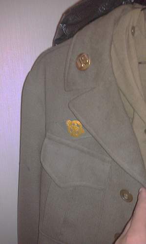 US 4th Infantry Division Tunic, help needed!