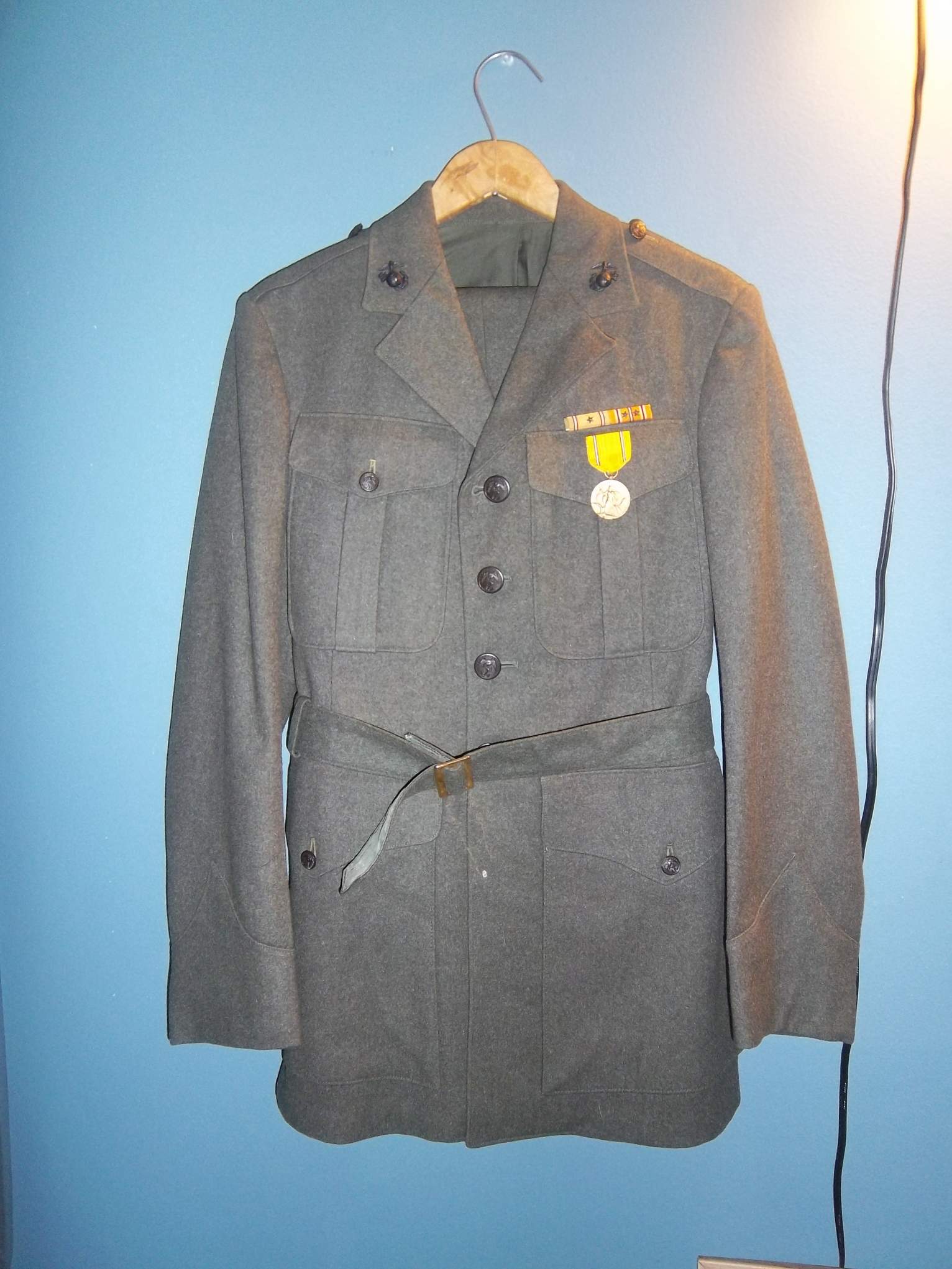 Need help! WW2 US marine uniform!