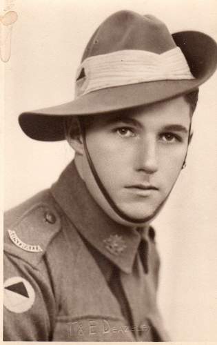 Korean war battle dress grouping to an australian in the canadian army