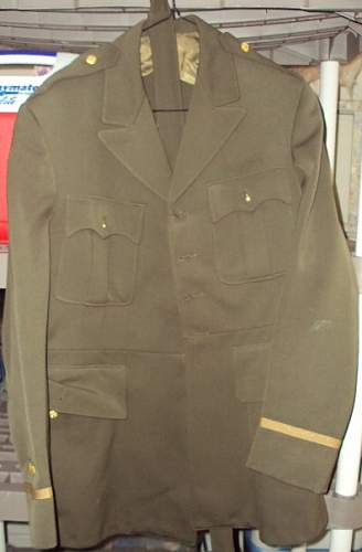 Ww2 u.s officers jacket with english made patches ??