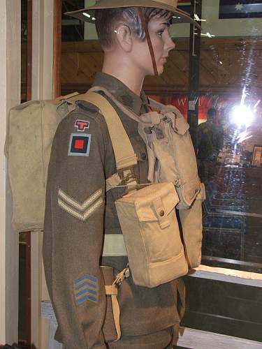 Australian WW1 &amp; WW2 uniform displays