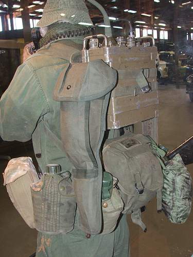 Australian WW1 &amp; WW2 uniform displays