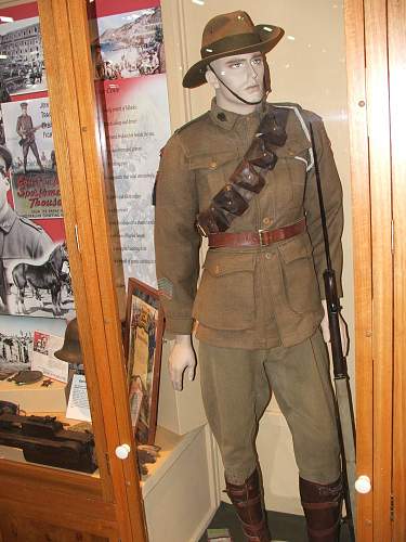 Australian WW1 &amp; WW2 uniform displays