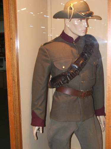 Australian WW1 &amp; WW2 uniform displays