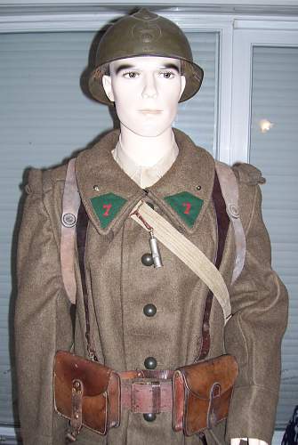 French foot soldier 1940, in former(old) equipment, to modify 1936.