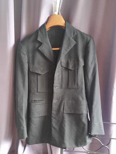 Australian tunic - Black RAAF?