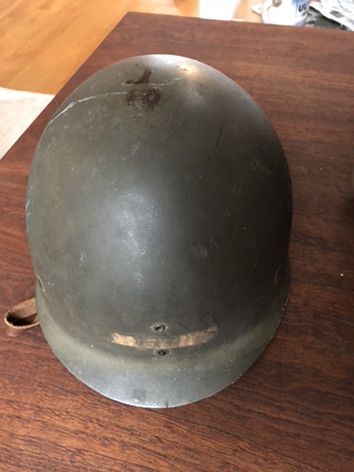 What do you think of this USMC ww2 helmet lot ?