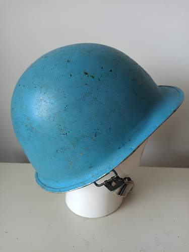 Identify US/ Canadian M1 helmet United Nations