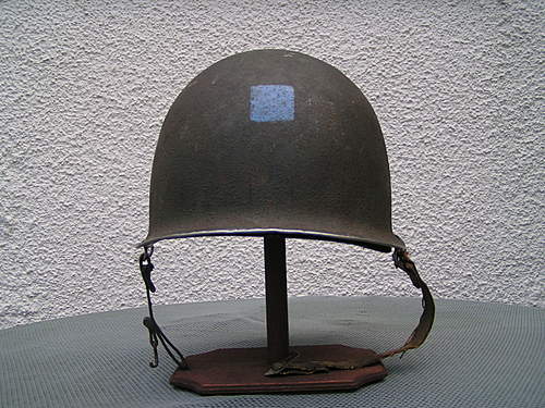 Unidentified Helmet Insignia