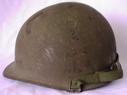 How can I recognize a Korean war M1 helmet?