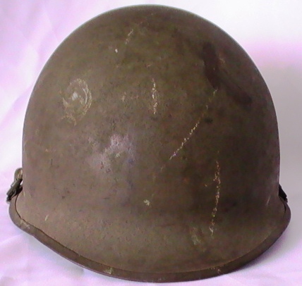 How can I recognize a Korean war M1 helmet?