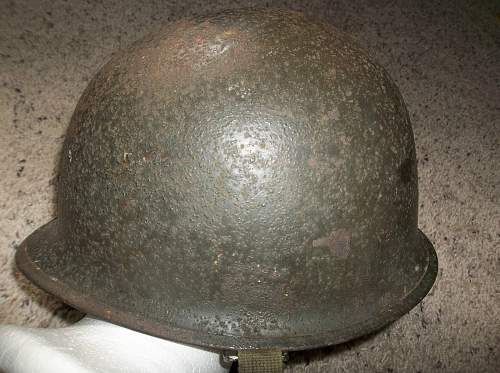 How can I recognize a Korean war M1 helmet?