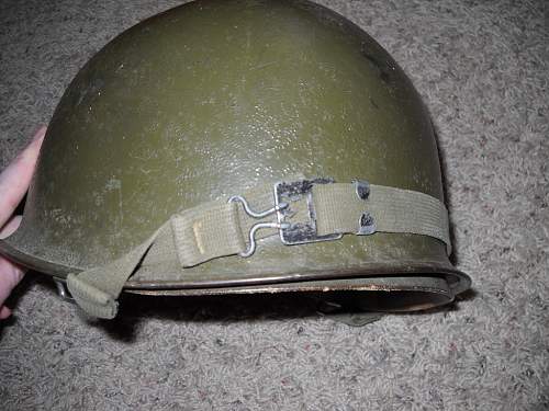 How can I recognize a Korean war M1 helmet?