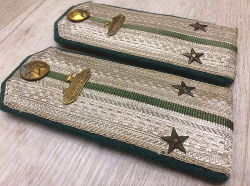 Wartime or postwar M43 shoulder boards?