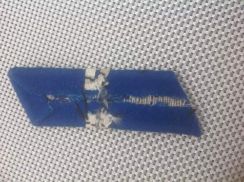 Identfying bleu collar tab