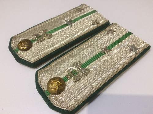 Wartime or postwar M43 shoulder boards?