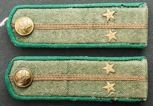 Wartime or postwar M43 shoulder boards?