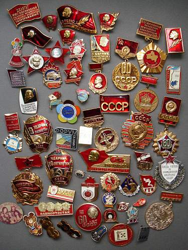 Soviet pioneers scarf and pins. Authentic?