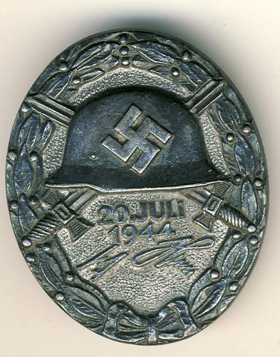 2 old german  medals (Verwundeten-Abzeichen 20 Juli 1944)