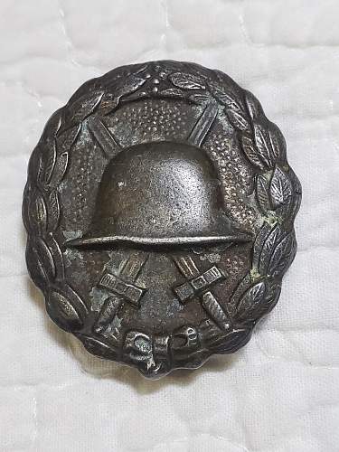 WW1 Verwundetenabzeichen in . . . . Tarnished silber?