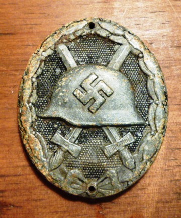 Three  german WW2 Verwundetenabzeichen / Wounded Badge