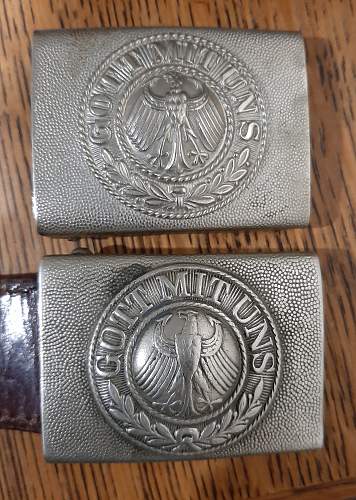 Two different German Reichswehr buckles,  which is older ??