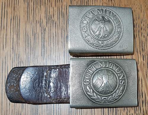 Two different German Reichswehr buckles,  which is older ??