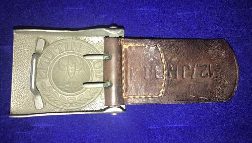 Two different German Reichswehr buckles,  which is older ??