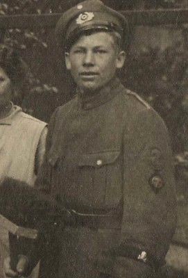 Freikorps &amp; Paramilitary Weimar Headgear in Period Photographs