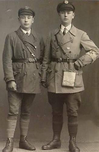 Freikorps &amp; Paramilitary Weimar Headgear in Period Photographs