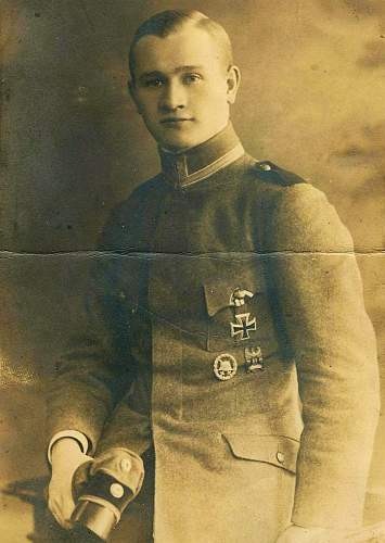 Freikorps &amp; Paramilitary Weimar Headgear in Period Photographs