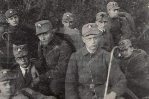 Freikorps &amp; Paramilitary Weimar Headgear in Period Photographs