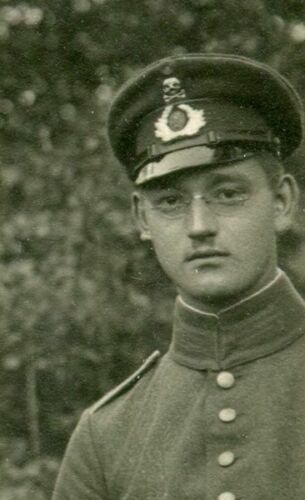 Tradtitions-Badged RW Headgear in Period Photographs