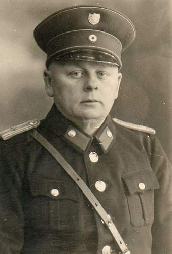 Po-Police Headgear in Period Photos