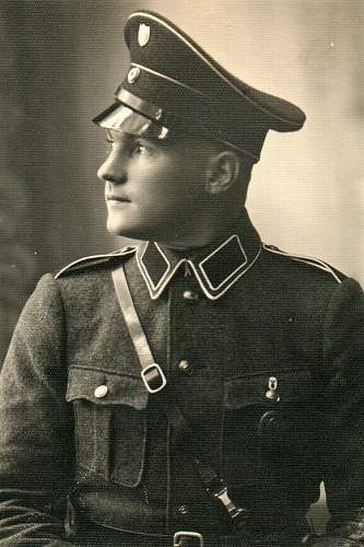 Po-Police Headgear in Period Photos