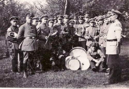 Freikorps &amp; Paramilitary Weimar Headgear in Period Photographs