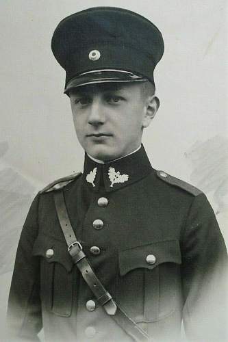 Po-Police Headgear in Period Photos