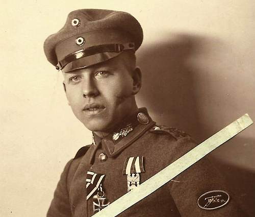 Freikorps &amp; Paramilitary Weimar Headgear in Period Photographs