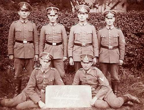 Tradtitions-Badged RW Headgear in Period Photographs