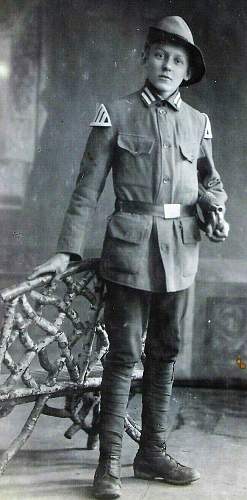 Freikorps &amp; Paramilitary Weimar Headgear in Period Photographs