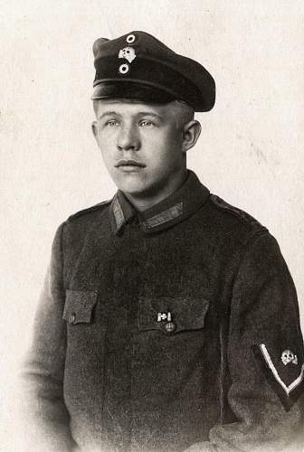 Freikorps &amp; Paramilitary Weimar Headgear in Period Photographs